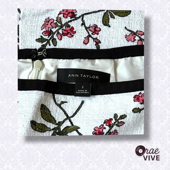 Ann Taylor Petite 2 Floral Pencil Skirt Winter White Back Zipper - Picture 4 of 4